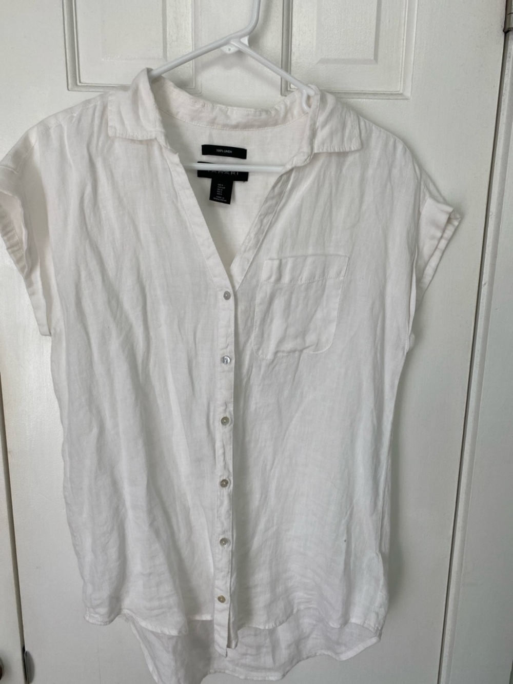 TAHARI White Linen Button-Up Shirt